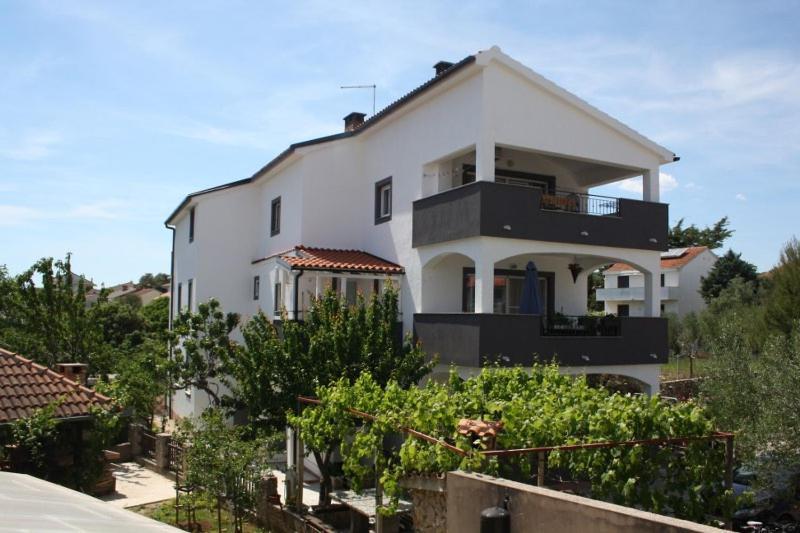 Apartments Hajl Krk Town Buitenkant foto