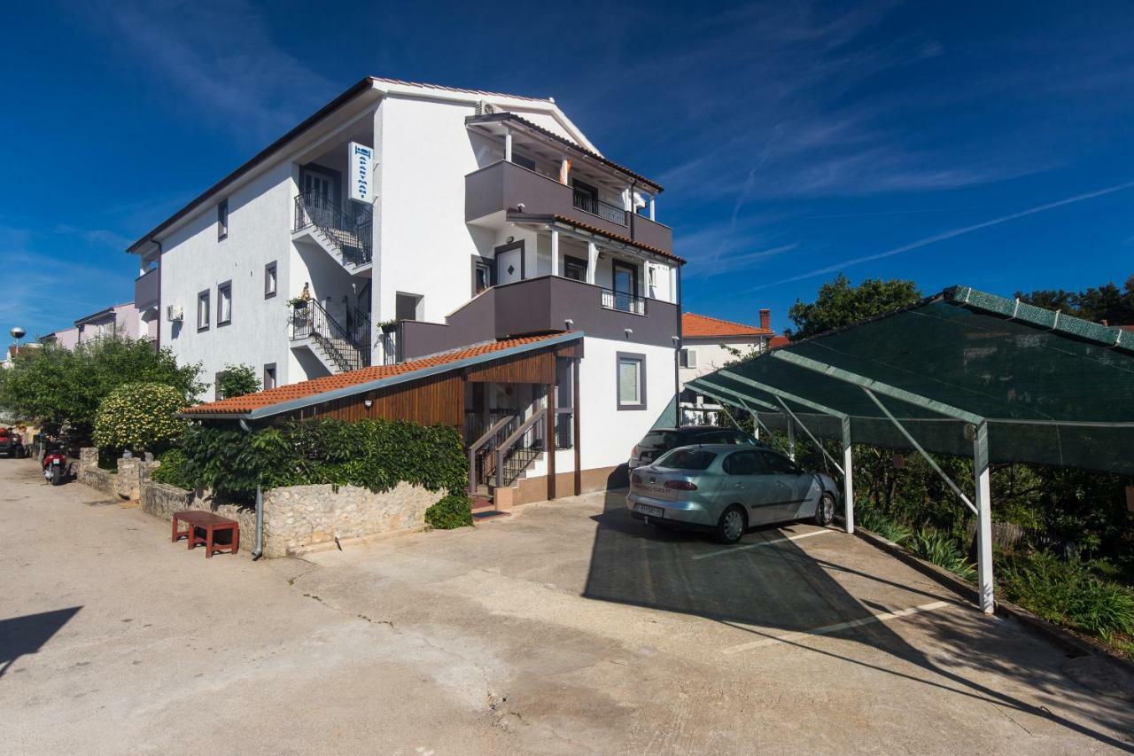 Apartments Hajl Krk Town Buitenkant foto