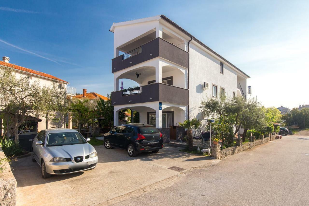 Apartments Hajl Krk Town Buitenkant foto