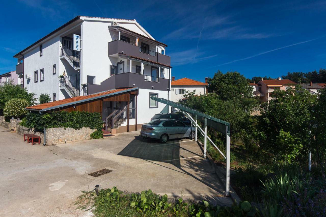 Apartments Hajl Krk Town Buitenkant foto